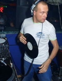 На фото DJ Грув